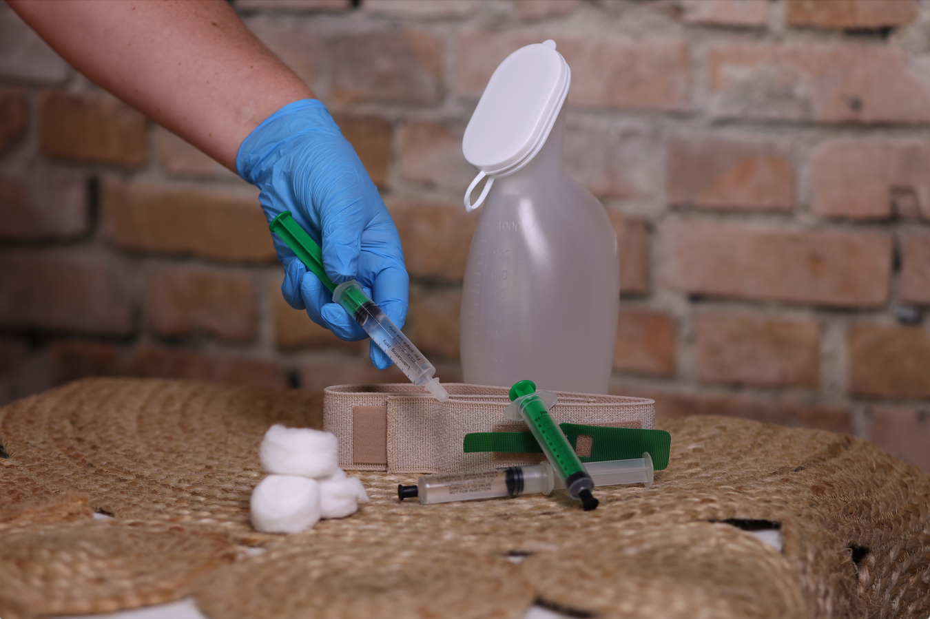 Incontinentiemateriaal onder andere urinaal katheter fixatiebanden kathetersets